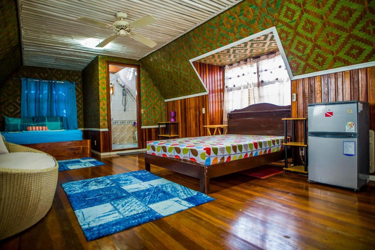 Moalboal Shaka Traveler'S Place (Adults Only) Room photo
